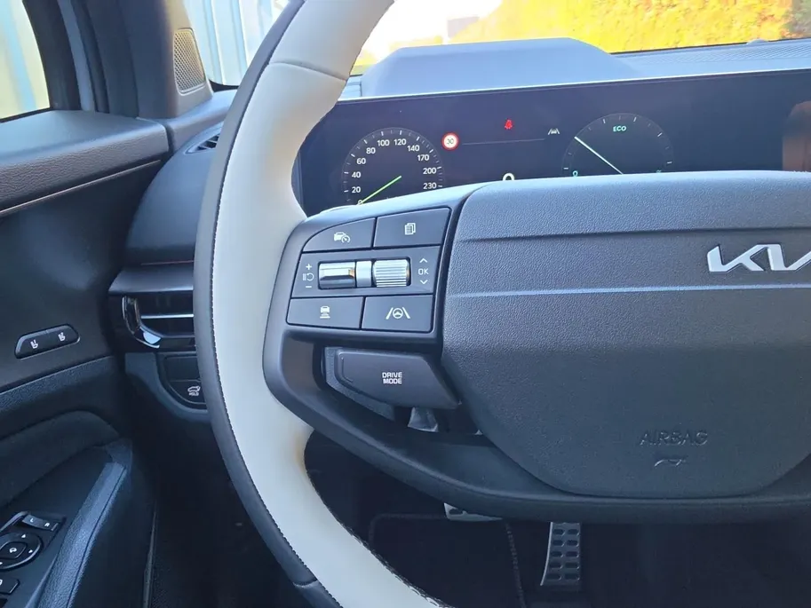 Kia Sportage 1.6 T-GDi Hybrid GT-PlusLine | Schuif/kanteldak | Lederen bekleding | 360 Graden camera | Head up display | Elektrische achterklep | Elektrische stoel verstelling met geheugen | Stoel verwarming + ventilatie voor | Dodehoek camera | Draadloze oplader | Ad