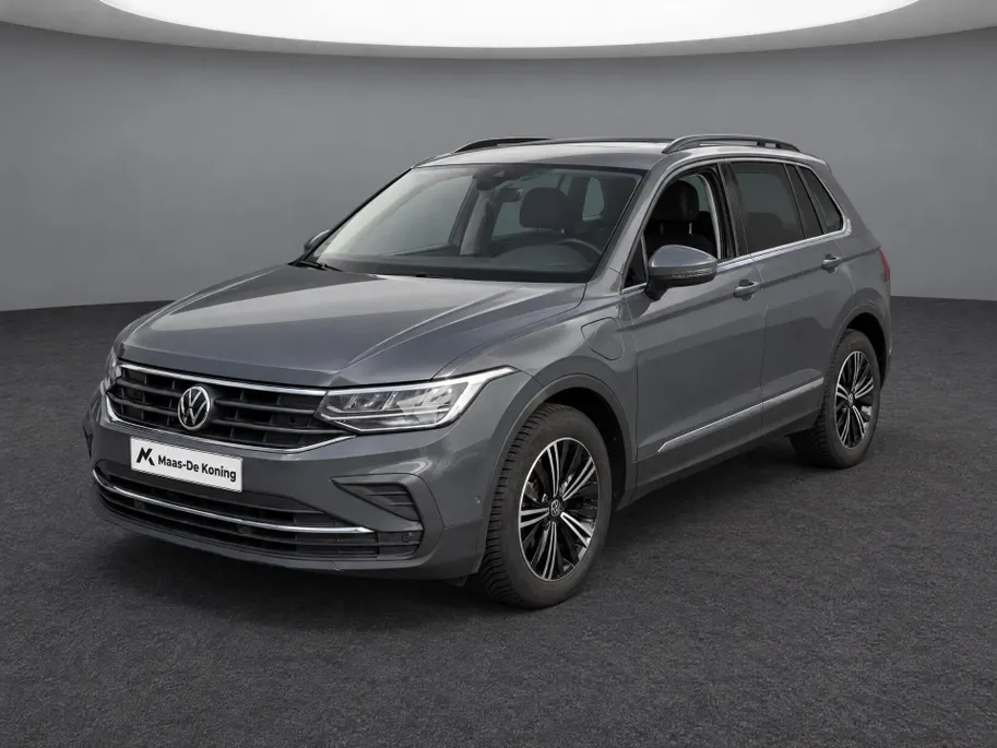 Volkswagen Tiguan 1.4 245pk DSG TSI eHybrid Life · Lederen Bekleding ·  Camera · Wegklapbare Trekhaak · Elek. Voorstoel · Apple/Android Car Play · 18'' Inch · Stuur-, Stoel & achterbank verwarmd ·