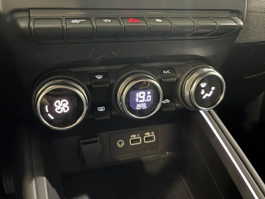 Renault Clio 90PK TCe GPF Techno | 9,3' Navi | Climate Control | Apple CarPlay/Android Auto | Camera | Cruise Control | Parkeersensoren | Full LED | Lichtmetalen Velgen | Digital Cockpit | Licht & Regen Sensor |