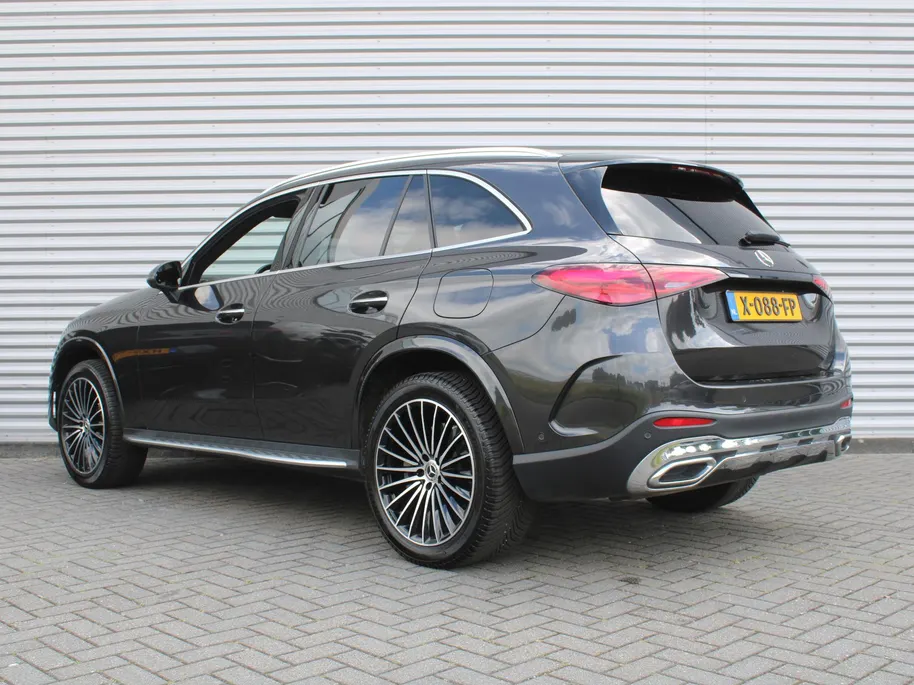 Mercedes-Benz GLC 300e 4MATIC AMG Line | 360 Camera | Schuifdak | Cruise adapt. | 20' LM | HUD | Treeplanken | Dodehoek detectie | Stoelverwarming + geheugen | BTW auto |