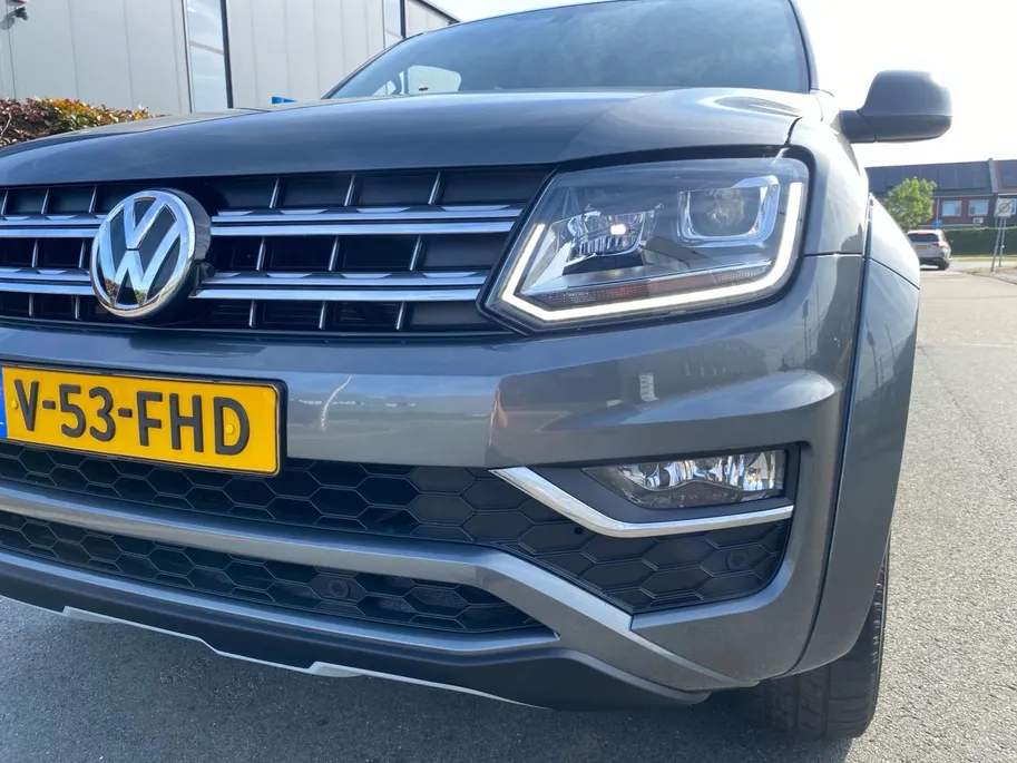 Volkswagen Amarok 3.0 TDI 4Motion Plus Cab Dark Label | Automaat | Trekhaak | Camera | Apple Carplay/Android Auto | Stoelverwarming | Cruise Control | Climate Control | Navigatie