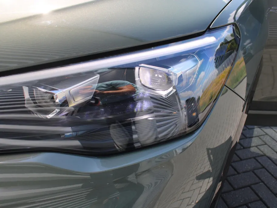Volkswagen Tiguan 1.5 eHybrid R-Line Edition | Elek. trekhaak | Schuifdak | Stuur-/stoelverwarming + massage | Camera | 20' LM | HUD | LED | Dodehoek detectie | Nieuwstaat | BTW auto |