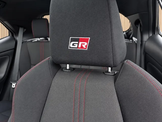 Toyota Yaris Cross 1.5 Hybrid GR Sport | Panoramadak | JBL | Blindspot | HUD