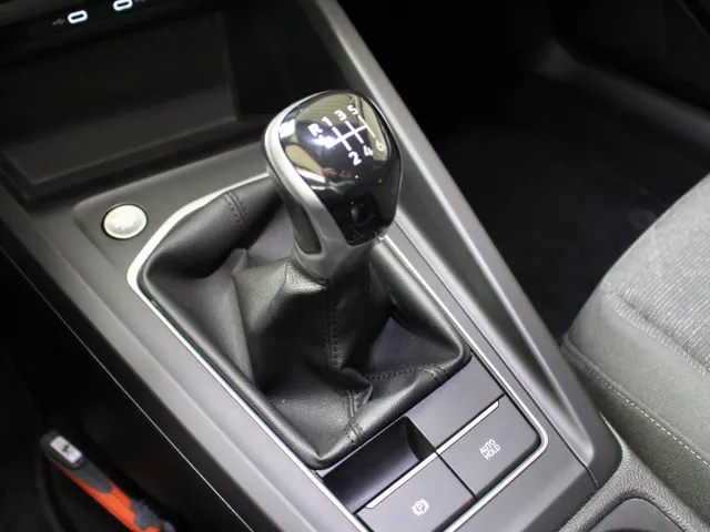 Volkswagen Golf 1.0 TSI Life Apple Carplay | Android Auto | PDC voor en achter | Cruise control