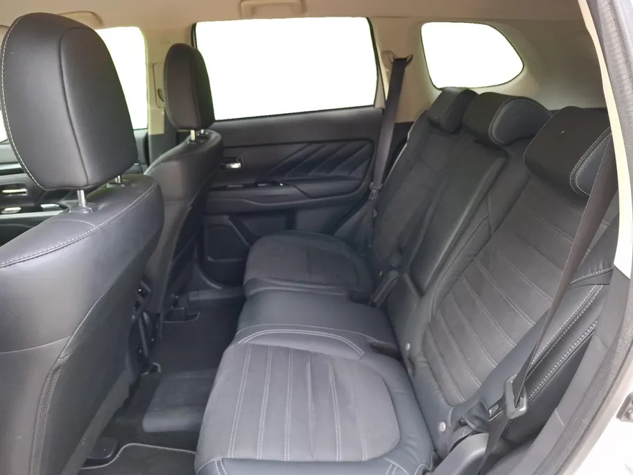 Mitsubishi Outlander 2.4 PHEV Intense | TREKHAAK | AUTOMAAT | CLIMATE | CRUISE | GOED ONDERHOUDEN |