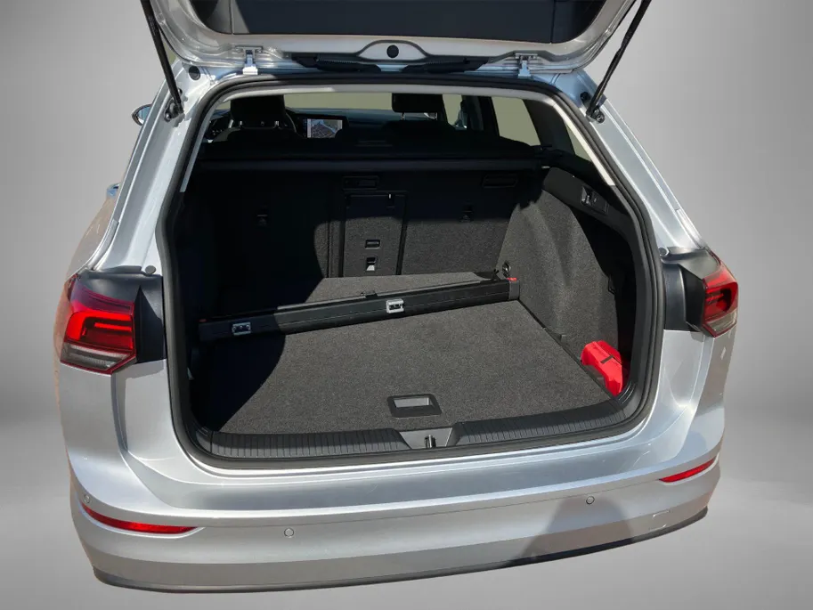 Volkswagen Golf Variant 1.0eTSI/110PK Life DSG · Navigatie · Camera + Parkeersensoren · Apple/Android Car Play · Stoelverwarming · Elektrische stoelverstelling ·