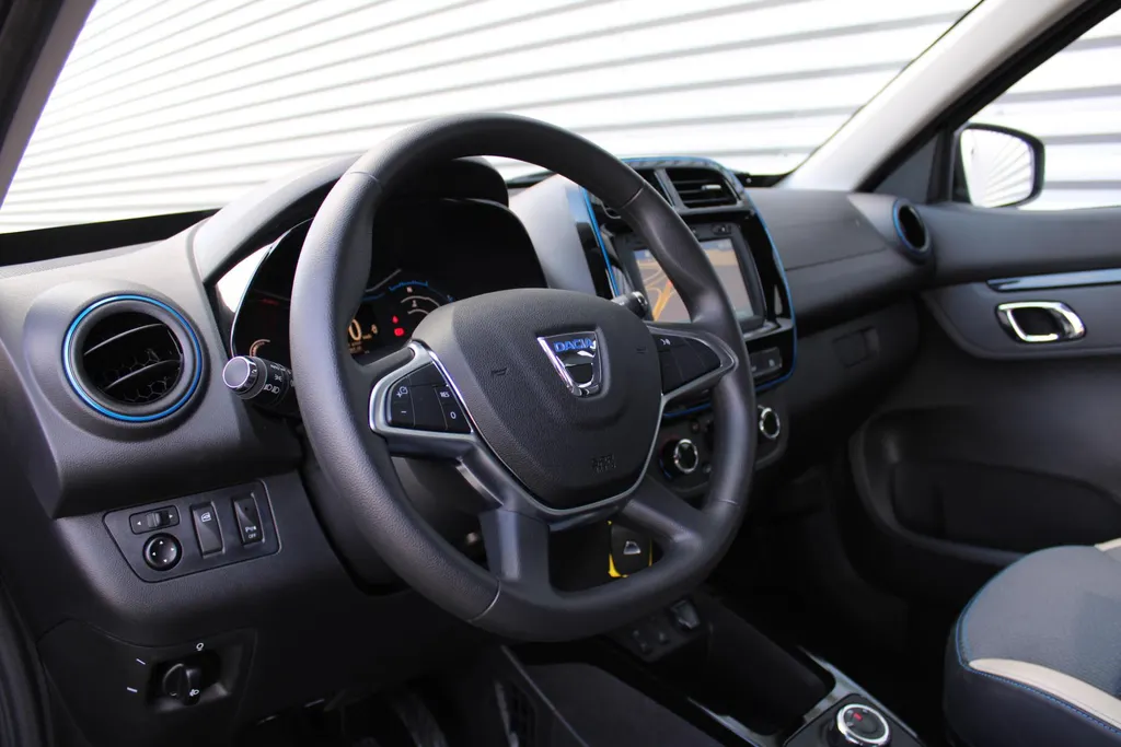 Dacia Spring Expression | Nieuw | Airco | PDC | 14' Design velgen | Navi | Camera | BTW | UNIEK!! |