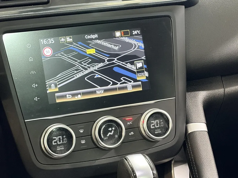 Renault Kadjar 140PK TCe Intens Automaat | Trekhaak (1500 KG) | Panoramadak | 19' Lichtmetalen Velgen | Stoelverwarming | Navi | Camera | Climate Control | Adaptieve Cruise Control | Leder |