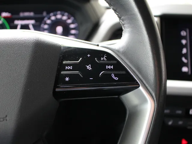 Audi Q4 e-tron 40 Edition 77 kWh Apple Carplay | Android auto | Cruise control | Parkeersensoren | 95% SoH