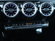 Mercedes-Benz A-Klasse 180 Business Solution AMG l Nightpakket l Achteruitrij camera l AMG Line l Ambiente lichtpakket