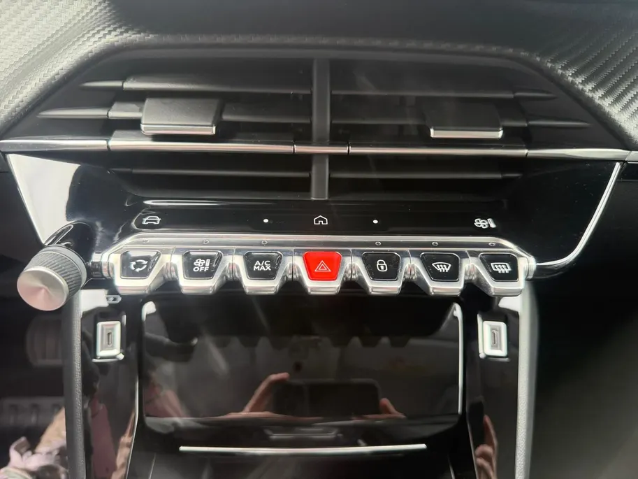 Peugeot 208 1.2 Hybrid 110 e-DCS6 Allure | Automaat | Parkeersensoren | Apple Carplay & Android Auto | Cruise Control | Bluetooth | 12 Maanden BOVAG Garantie