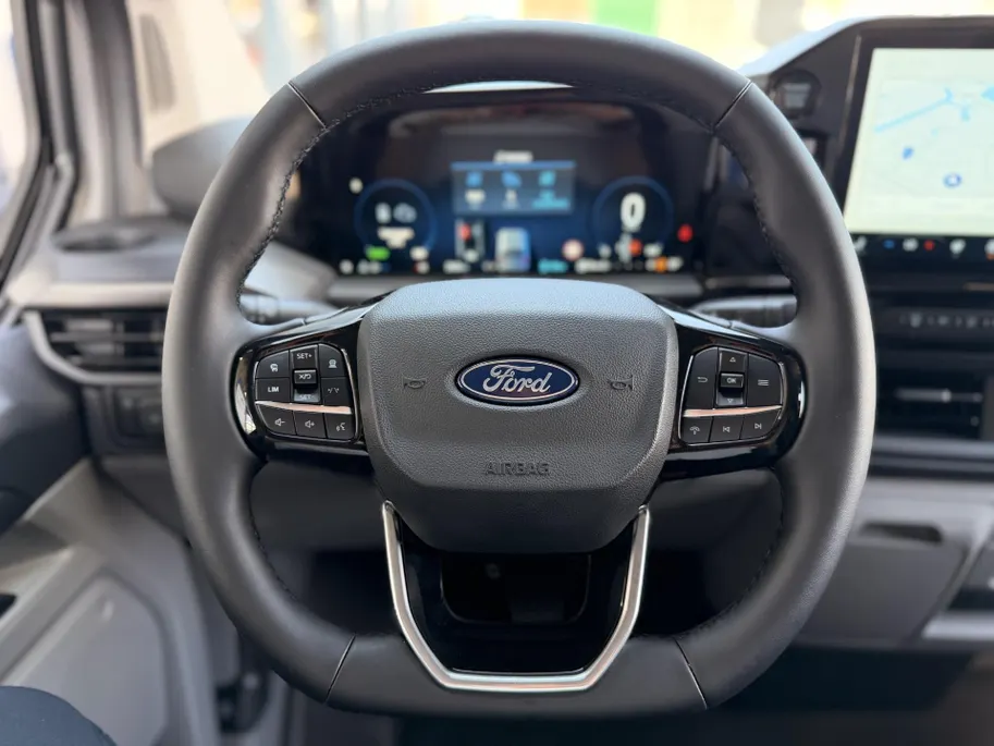Ford Transit Custom 320 2.5 PHEV L2H1 Sport SHOWROOM VOORDEEL € 2000 I DRIVER ASSIST PACK PREMIUM I INKLAPBARE TREKHAAK I WINTER PACK I 19 INCH VELGEN I AGM ACCU I