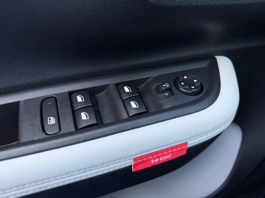 Citroën C3 1.2 Hybrid 110pk Max | Dealer onderhouden | NL auto | Automaat | Cruise control | Trekhaak | Apple carplay & Android auto | Navigatie | Apple carplay & Android auto | Draadloos opladen mobiel | 17' lichtmetalen velgen | Bovag garantie |