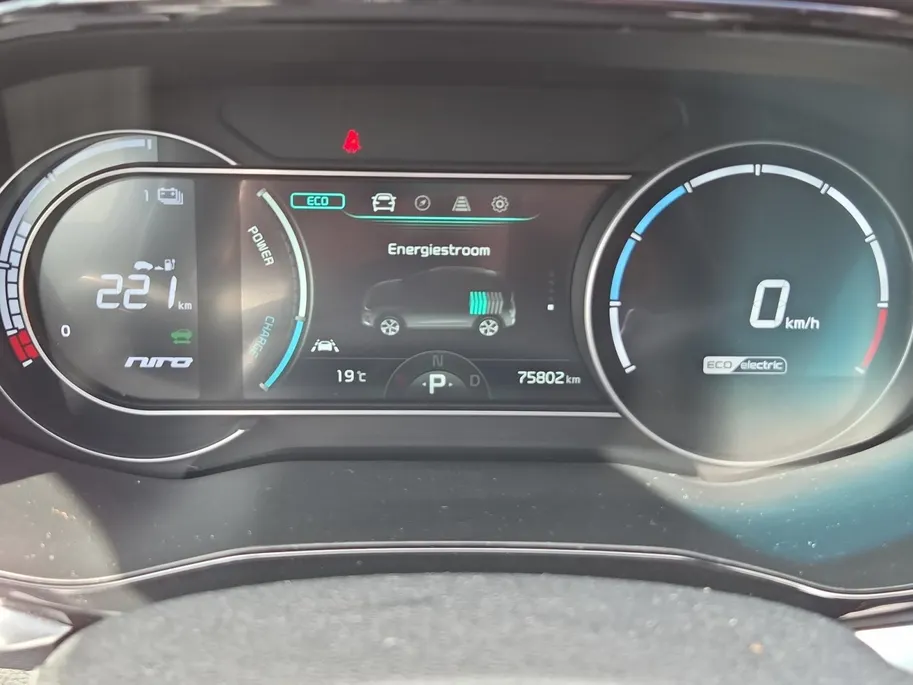Kia e-Niro ExecutiveLine 64 kWh 1e Eigenaar | 3 Fase laden | Metallic lak | Trekhaak | Fabrieksgarantie 27-1-2029 + 3x 1 jaar* | NAP