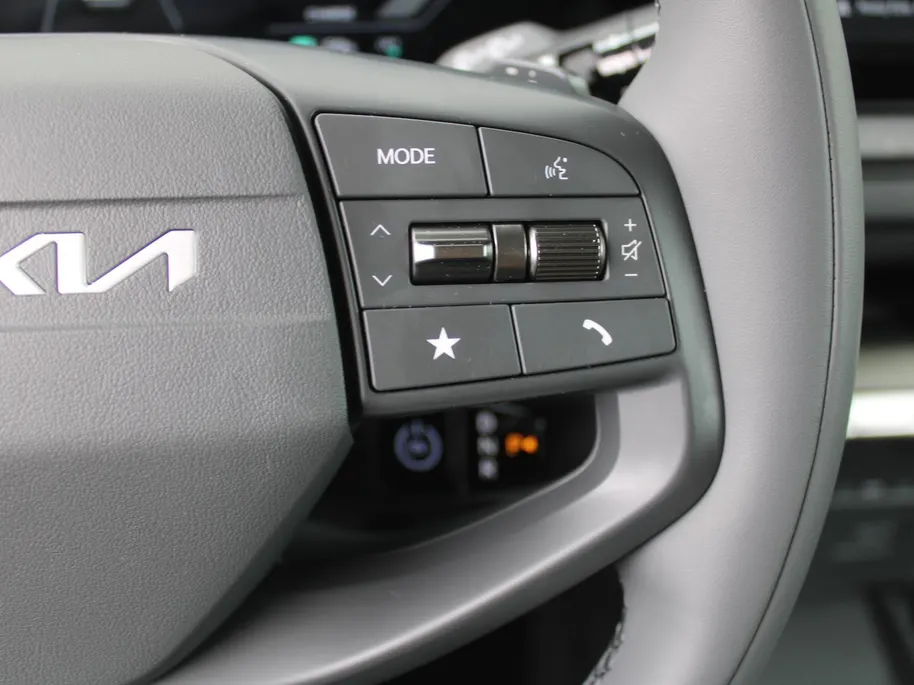 Kia EV2 Plus 42.2 kWh | Dodehoek detectie | Clima | 18'' LM Velgen | Stuur-/stoelverwarming | All seasons | Camera | Keyless | Telefoonlader | Navi |