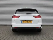 Kia Ceed Sportswagon 1.5 T-GDi DynamicPlusLine | Stoel- & stuurverwarming | Camera | Clima | Cruise adapt. | LED | Navi | Elek. achterklep | 16' LM |