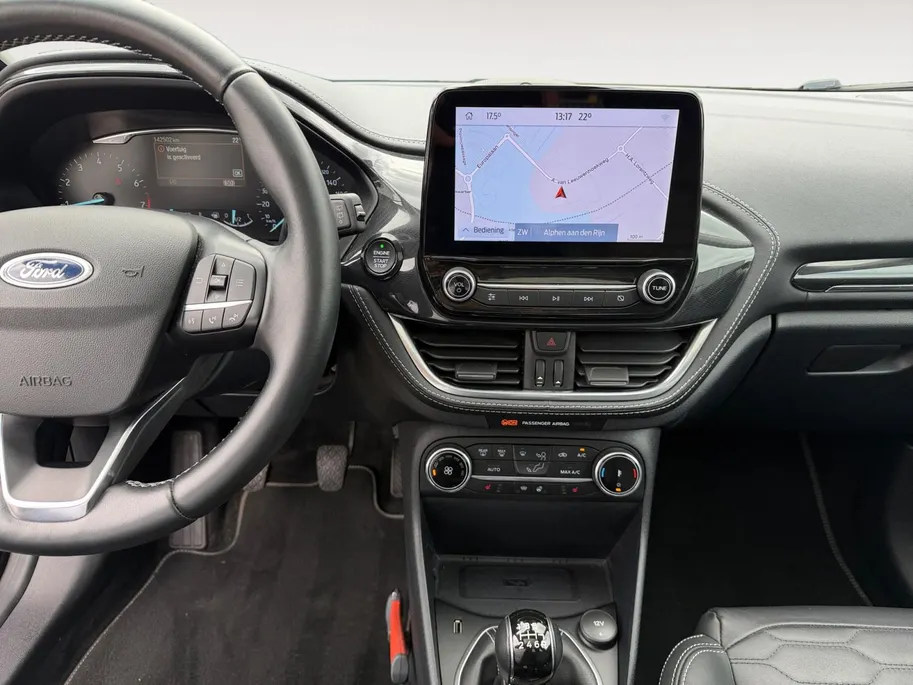 Ford Fiesta 1.0 EcoBoost Hybrid Vignale | Dealer onderhouden | NL auto | Adapt. cruise control | Pano dak | BLIS | Winter pack | Parkeersensoren voor en achter | Achteruitrijcamera | 17' lichtmetalen velgen | Bovag garantie |