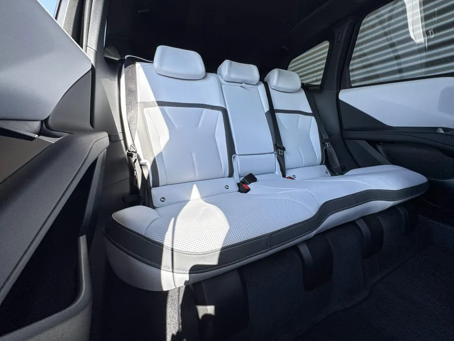 BMW iX3 50 xDrive 113 kWh
