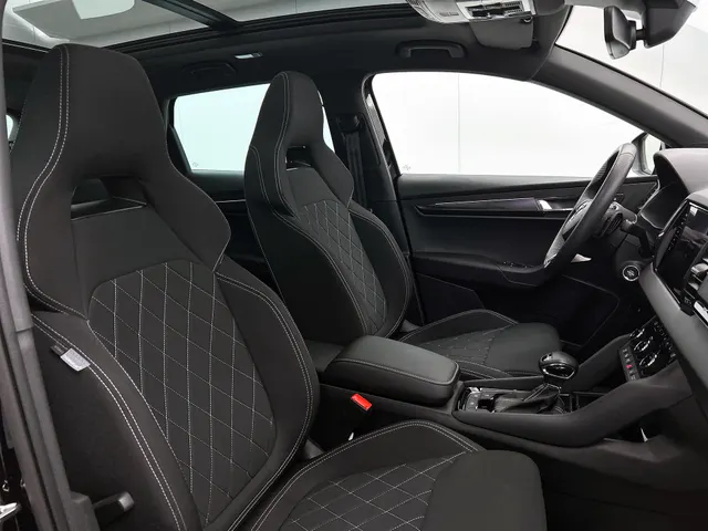 Škoda Karoq 1.5 TSI ACT Sportline Business | PANORAMADAK | 360 CAMERA | WINTERPACK | KEYLESS | NAVI | ELEKTR. ACHTERKLEP