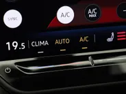 Volkswagen T-Roc 1.5eTsi/150PK R Line First Edition Black Style DSG · Navigatie · 360°Camera + Parkeersensoren · Stoel- & stuurverwarming · Garantie t/m 28-11-2025 · EXTRA INRUILKORTING