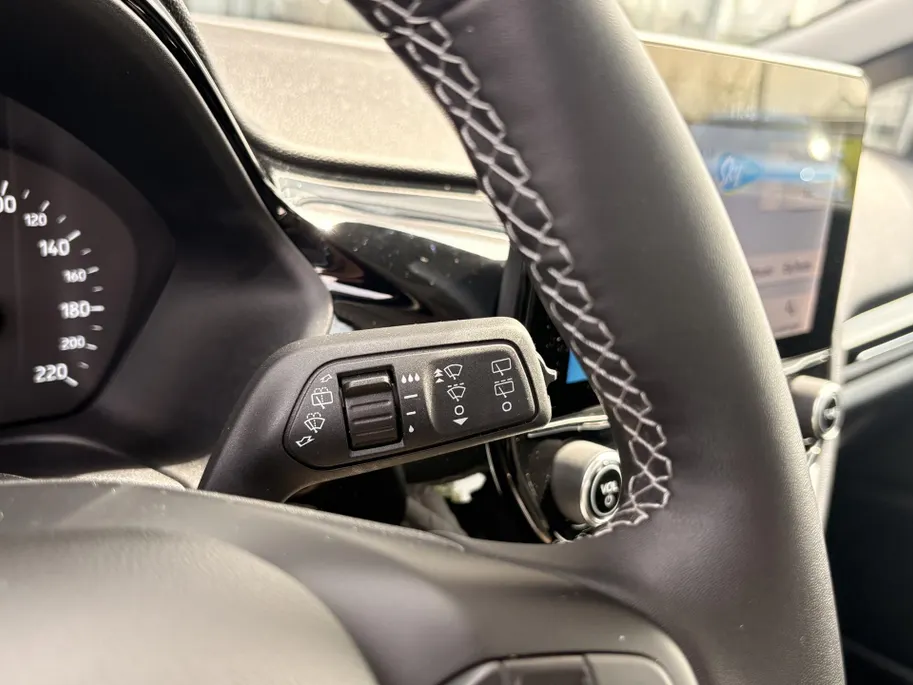 Ford Fiesta 1.0 EcoBoost Hybrid Titanium PARKEERSENSOREN ACHTER I ALL SEASON BANDEN I APPLE CARPLAY / ANDROID AUTO I