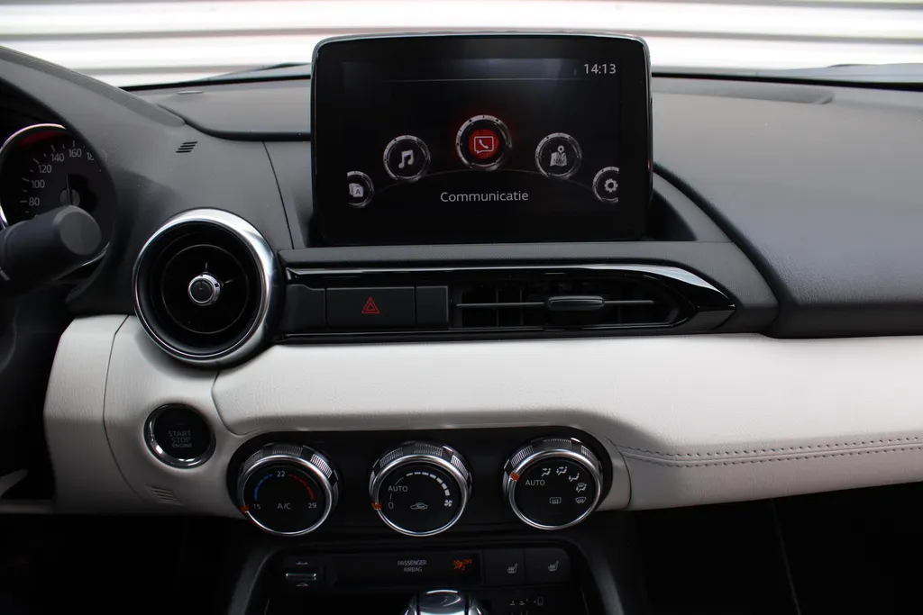 Mazda MX-5 2.0 SkyActiv-G 6AT 184PK Kizuna | Automaat | Leder | CAmera | Bose Audio | Nu met extreem hoge korting! |