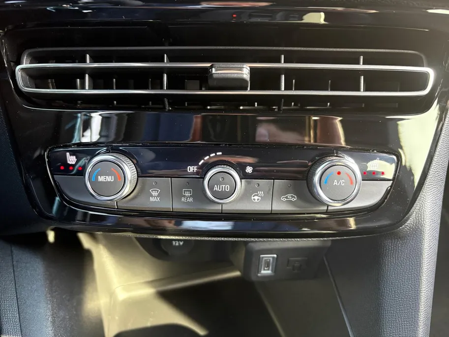Opel Mokka 1.2 Turbo Ultimate | NIEUWSTAAT! | 4 seizoensbanden | Trekhaak| Comfort-pakket| Apple Carplay/Android Auto|12 maanden Bovag Garantie|
