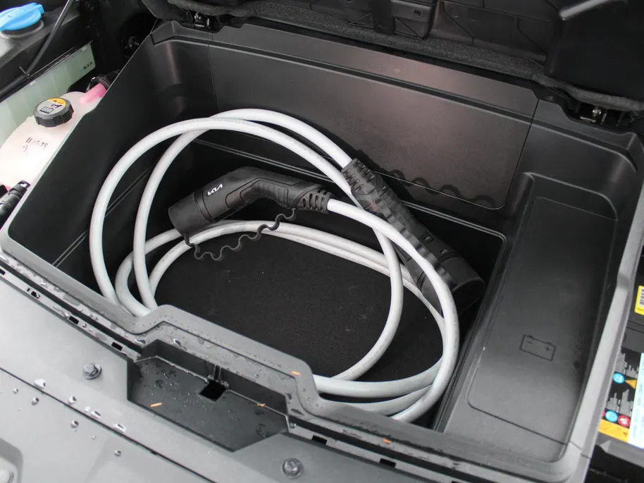 Kia EV6 Light Edition 63 kWh | Stuur-/stoelverwarming | Camera | 19' LM | LED | Adap. Cruise | Clima | Draadloze telefoonlader | 17% bijtelling |