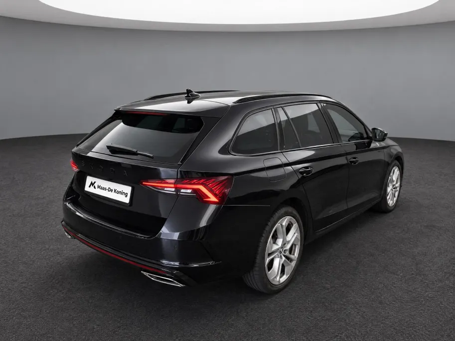 Škoda Octavia Combi 1.4 TSI 245pk DSG RS iV PHEV Business · SOH 94,5% · Camera · Wegklapbare Trekhaak · Elek. Voorstoelen · Stoelverwarming V+A · 19'' Inch · Apple/Android Car Play ·