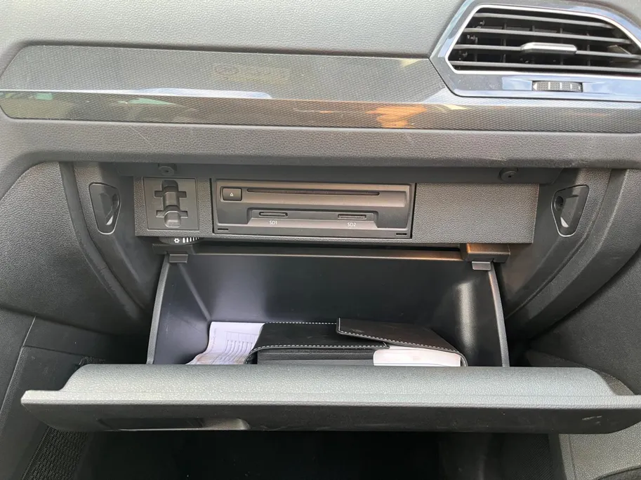 Volkswagen Tiguan 2.0 TSi DSG-aut. 4Motion Highline R-Line NL Auto | 11-2017 | Pano dak | Trekhaak | 20' | Stoelverwarming | Etc.