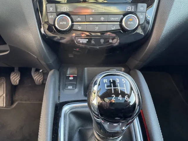 Nissan QASHQAI 1.3 DIG-T Tekna Panoramadak. Trekhaak afneembaar (1.300kg)