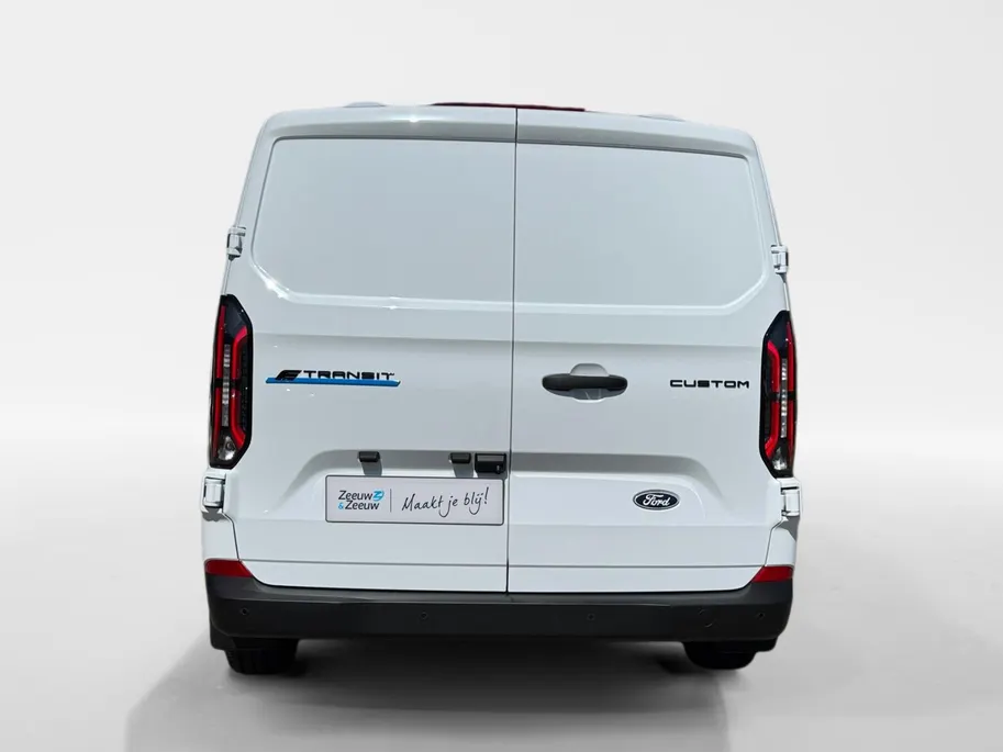Ford E-Transit Custom 320 L1H1 Trend 71 kWh | Uit Voorraad Leverbaar | 344km WLTP Rijbereik | Achteruitrijcamera | Cruise Control | Parkeersensoren voor en achter | Verwarmbare Stoel en bijrijdersbank | Voorruitverwarming | Apple Carplay & Android Auto