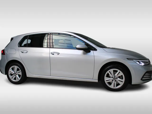 Volkswagen Golf 1.0 eTSI Life DSG | Navigatie Pro | Cruise Control | Lichtmetalen velgen