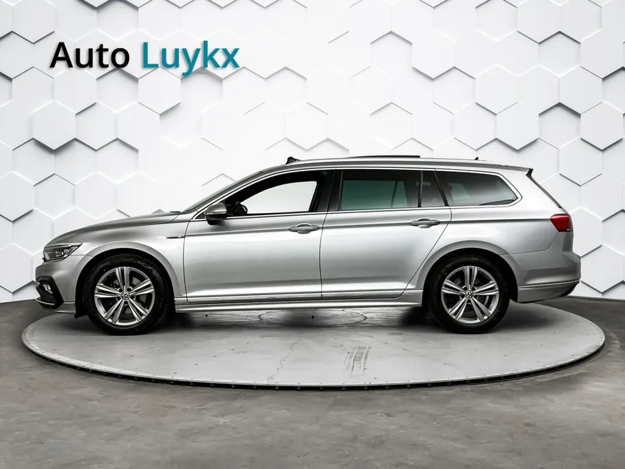 Volkswagen Passat Variant 1.5 TSI R-Line Business + DSG Automaat | Panoramadak | Trekhaak | Elektrische Stoelen