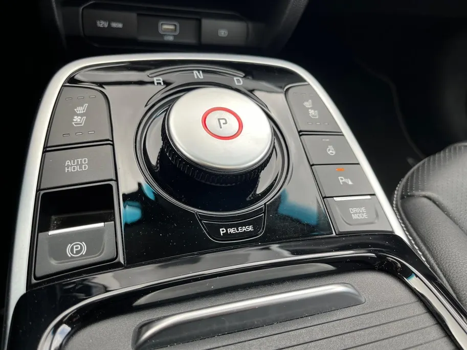 Kia e-Niro ExecutiveLine 64 kWh | Lederen bekleding | Elektrische stoelverstelling | JBL Audio systeem | Stoelventilatie
