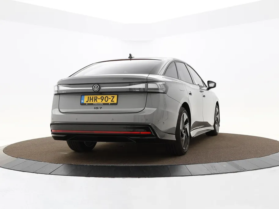 Volkswagen ID.7 Pro Limited Edition 77 kWh accu 286 pk · Achteruitrijcamera · Draadloze telefoonverbinding · LEDER INTERIEUR -