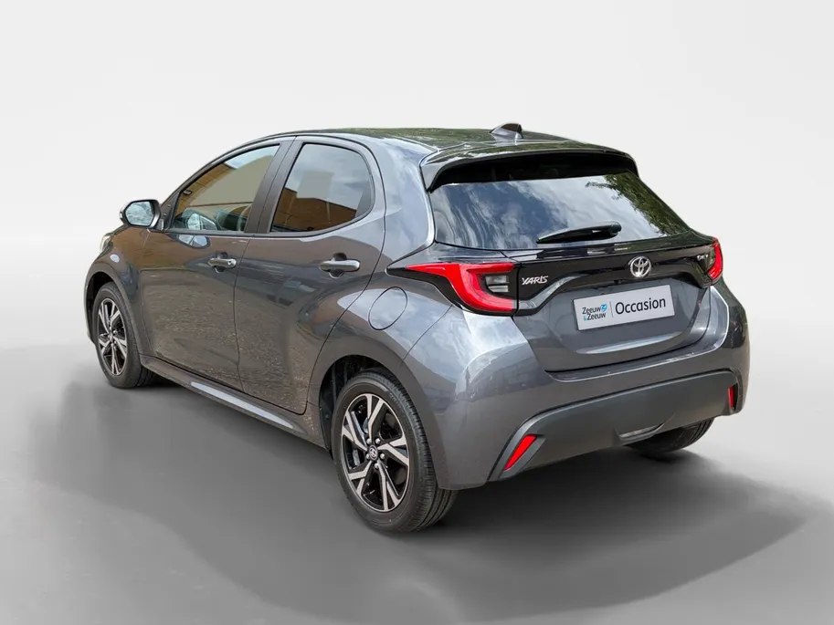 Toyota Yaris 1.5 Hybrid 115 Comfort Apple Carplay/Android Auto , cruise control adaptief en stuurhulp , climate , lm velgen , tel , usb , camera .
