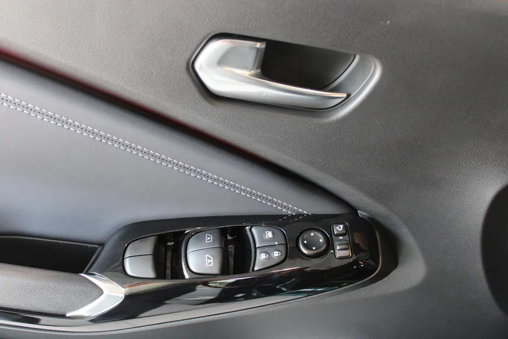 Nissan Juke 1.6 Hybrid Pulse |360grd camera| Bose | Parkeersensoren voor en achter | Navigatie | Automaat| Stoel verwarming | Lederen bekleding | 19inch Wielen| Stuurverwarming |