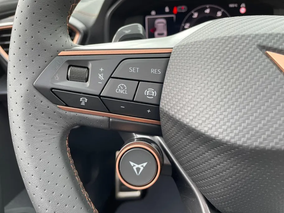 CUPRA Formentor 1.5 TSI e-Hybrid Business *NIEUW*Navi+Camera*Schuif/kanteldak*Adapt Cruise Control*Winter Pack*Trekhaak*Elekt.achterklep*Vol opties!