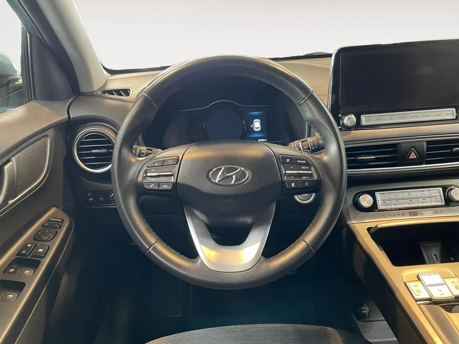Hyundai Kona EV Fashion 64 kWh | Warmtepomp | Navigatie | Apple Carplay & Android Auto | 100% SOH | Adaptive cruise control | Climate control | Head-up display | Parkeersensoren achter |