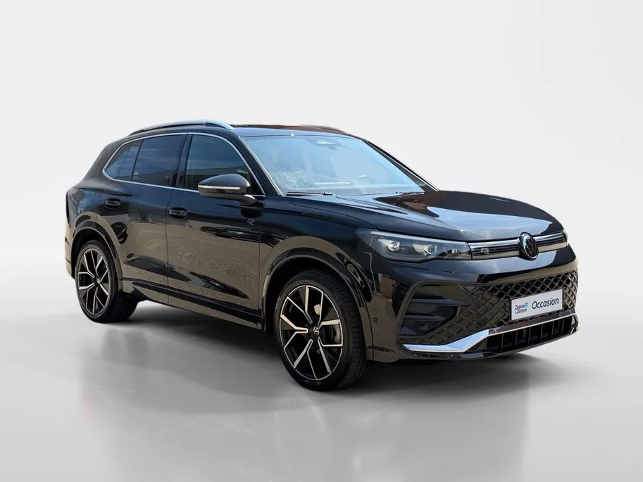 Volkswagen Tiguan 1.5 eTSI R-Line Business | Elektrisch wegklapbare trekhaak | Stoelmassage | Elektrisch bedienbare achterklep | Achteruitrijcamera | Parkeersensoren voor- en achter | Navi | Adaptive cruise control | Sportstoelen