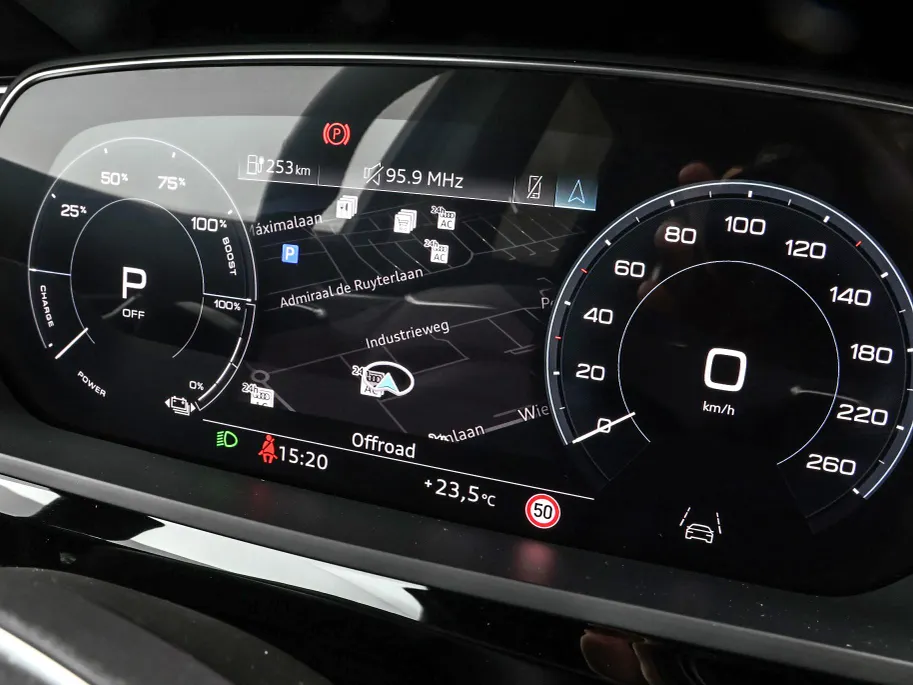 Audi e-tron 55 408pk Quattro S edition 95 kWh · SOH 97% · Panoramadak · Camera · Luchtvering · Elek. Achterklep · 20'' Inch ·