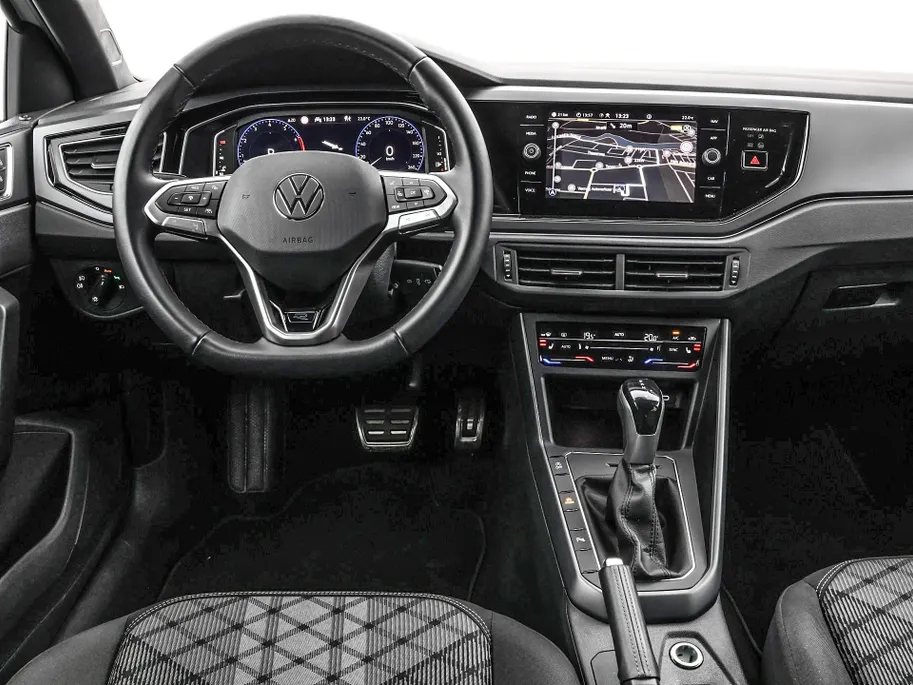 Volkswagen Polo 1.0 TSI 95pk DSG R-Line · Camera · Matrix LED · ACC · Stoelverwarming · Apple/Android Car Play · Sfeerverlichting · Verkeersbord Detectie ·