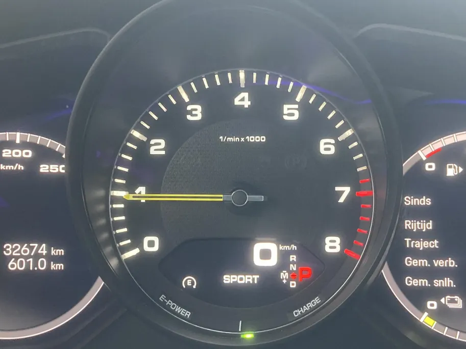 Porsche Cayenne 3.0 E-Hybrid 340KW met Panoramadak