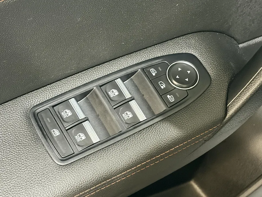 Renault Captur 130PK TCe Initiale Paris Automaat | 360 Camera | Cruise Control Adaptief | Parkeersensoren | Stoel & Stuurwiel Verwarming | Climate Control | Licht & Regen Sensor | Dodehoek Detectie |