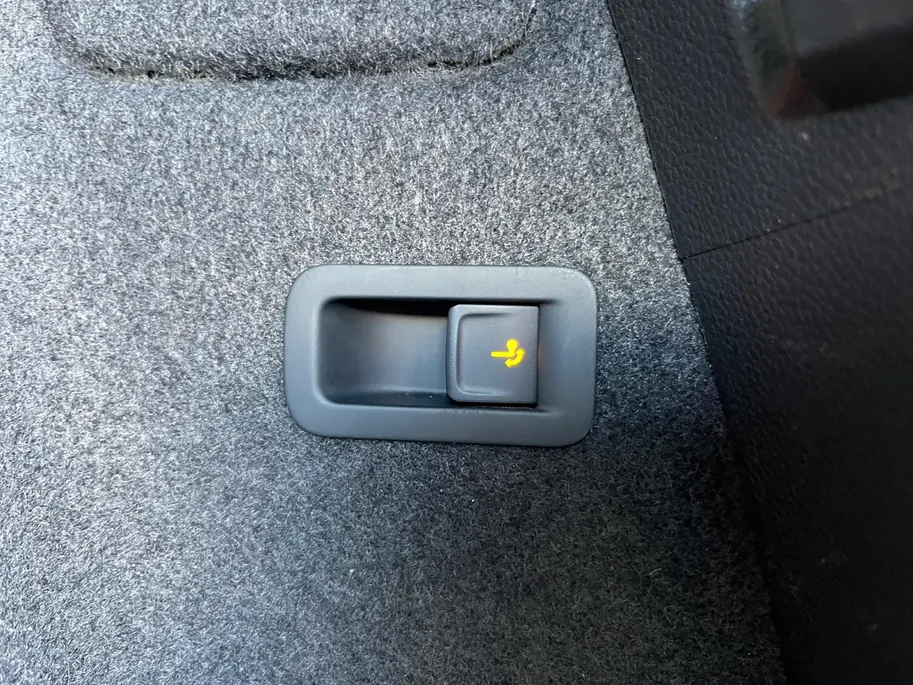 Škoda Karoq 1.5 TSI ACT Business Edition |Upgrade Business|Trekhaak| Stuur/Stoelverwarming| Comfort-pakket|12 maanden Bovag garantie|