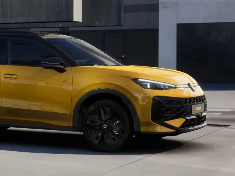 Volkswagen T-Roc R-Line 1.5 Hybrid 170 PK 7 versn. DSG · Achterklep elektrisch incl. 'Easy Open & Close' · Interieur Pakket · Trekhaak ·  Prijs is inclusief inruilpremie ·