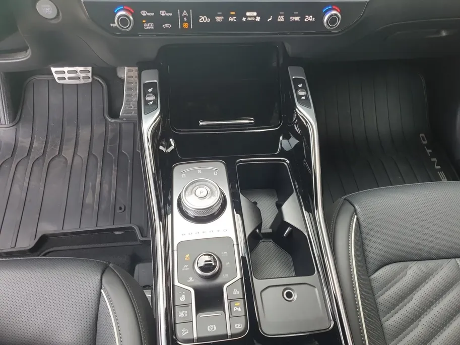 Kia Sorento 1.6 T-GDi Plug-in Hybrid 4WD ExecutiveLine 7p | Black Pack | Stoel verwarming en ventilatie | Panorama schuifdak | Sidebars | Lichtmetalen velgen 21inch | Lederen bekleding | Elektrisch bedienbare voorstoelen |