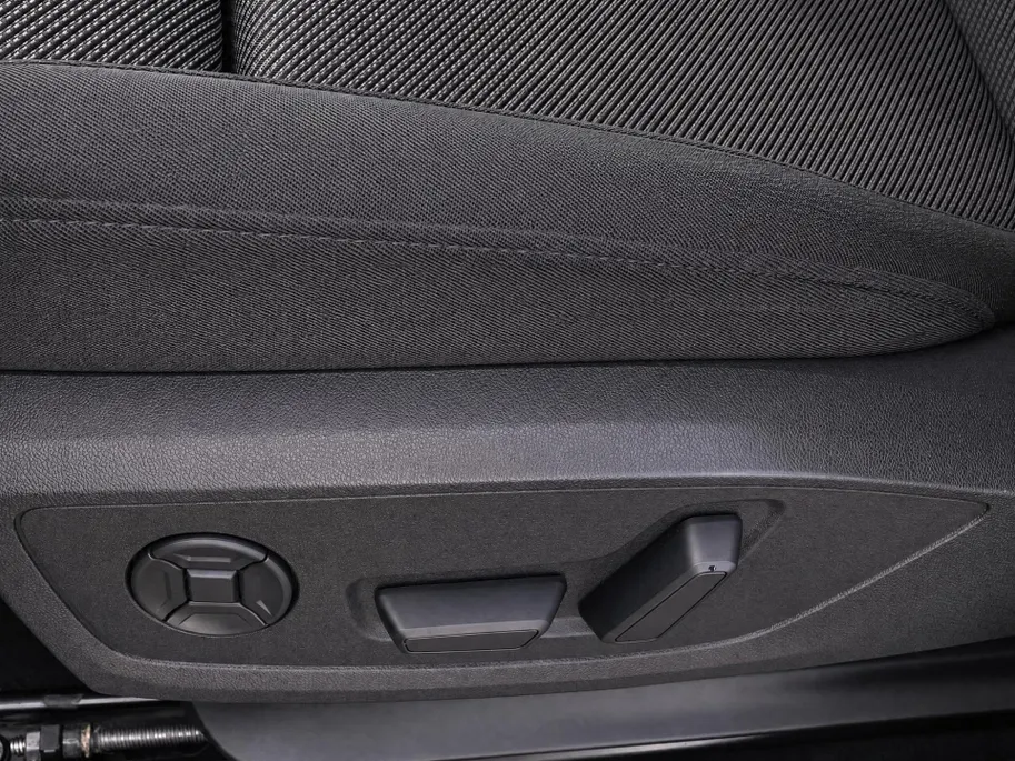 Audi Q4 e-tron 45 quattro Advanced edition 82 kWh 210kW/286PK · Panoramadak · Trekhaak · Camera · Apple/Android Car Play · Adaptive Cruise Control · Elektrische stoelverstelling · Stoelverwarming · Drive select