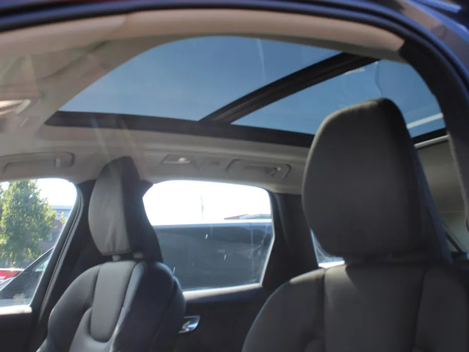 Volvo XC60 2.0 T6 Plug-in hybrid AWD Essential Edition Bright | Leer | Schuifdak | Elek. stoelverstelling | 19' LM | Dodehoek detectie | LED | Zeer nette auto |